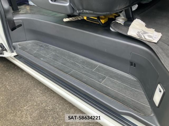 Toyota HIACE VAN 2018-11 8369462-22