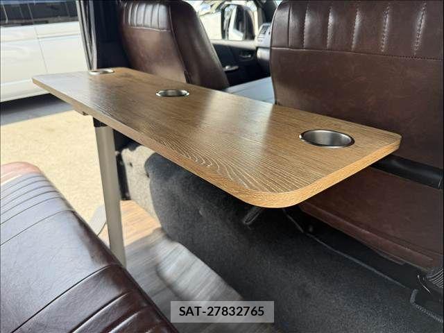 Toyota HIACE VAN 2023-07 8369455-16