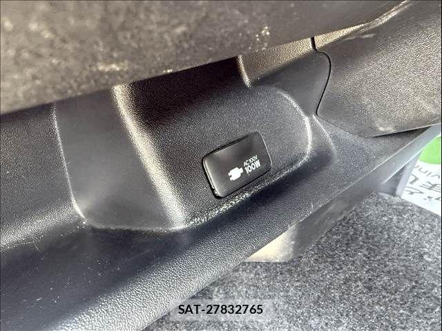 Toyota HIACE VAN 2023-07 8369455-17