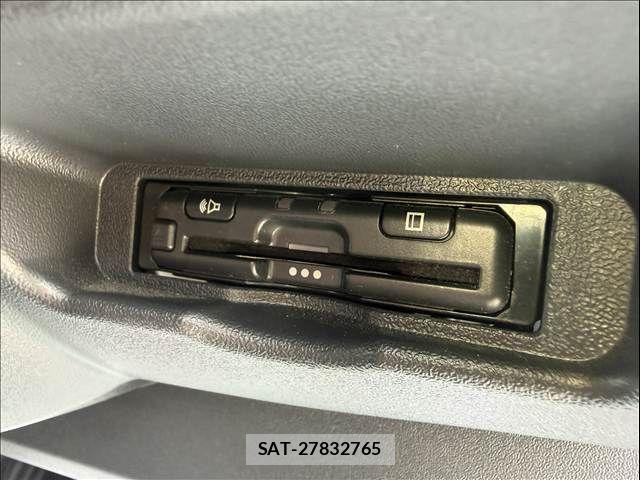 Toyota HIACE VAN 2023-07 8369455-18