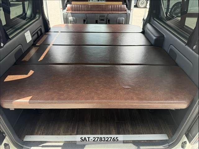 Toyota HIACE VAN 2023-07 8369455-19