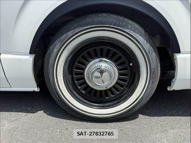 Toyota HIACE VAN 2023-07 8369455-22