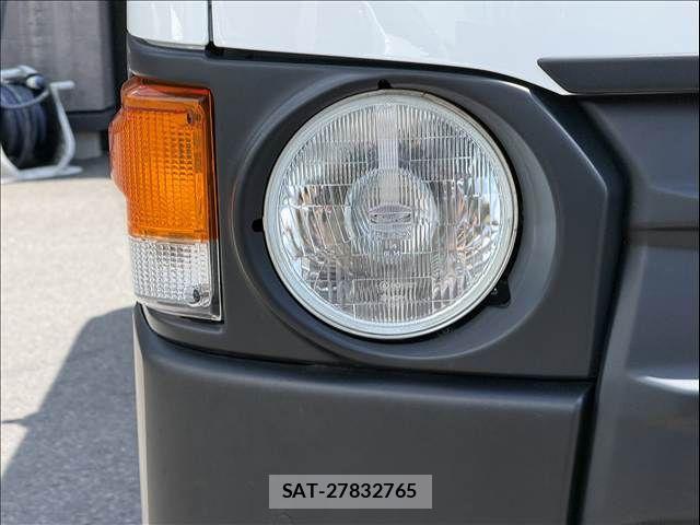 Toyota HIACE VAN 2023-07 8369455-24