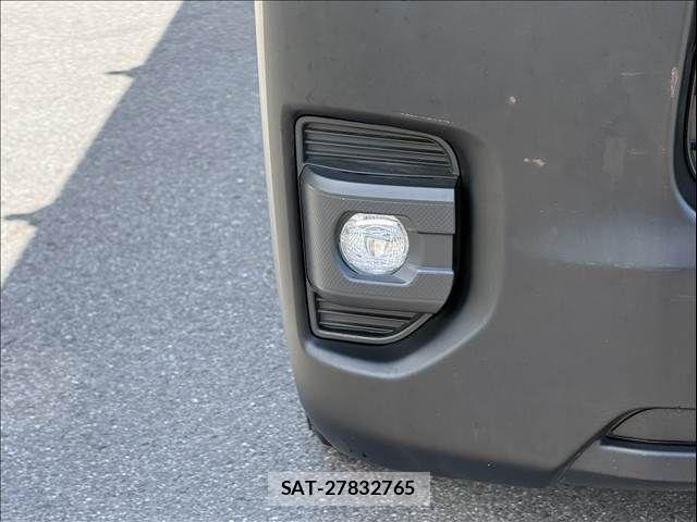 Toyota HIACE VAN 2023-07 8369455-25