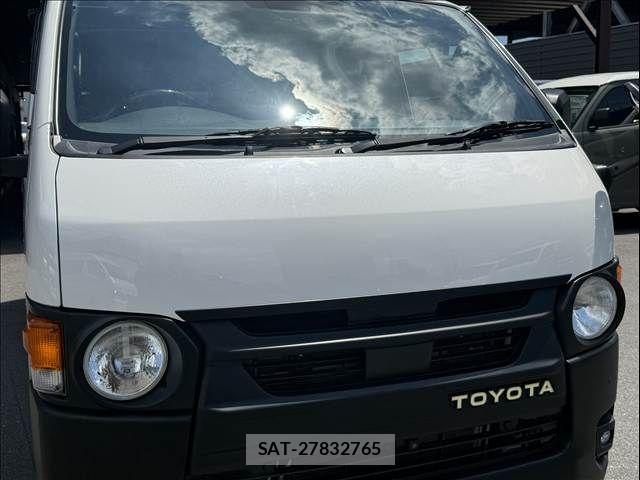 Toyota HIACE VAN 2023-07 8369455-26
