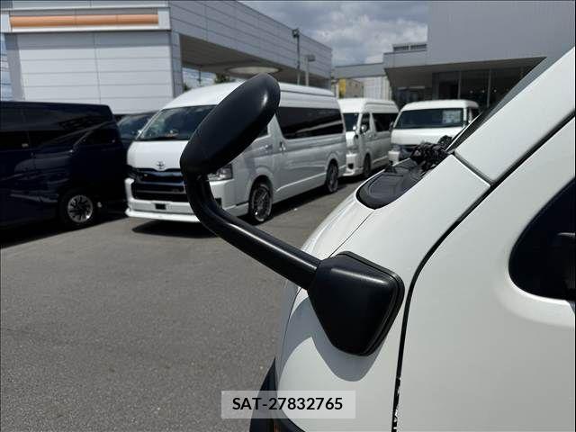Toyota HIACE VAN 2023-07 8369455-29