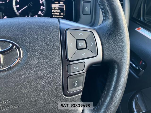 Toyota HIACE VAN 2023-01 8369451-17