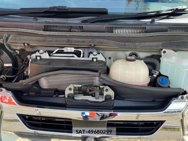 Toyota HIACE VAN 2020-07 8369459-12