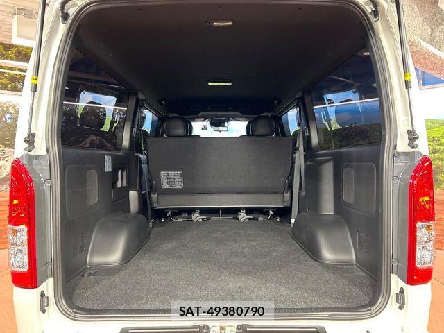 Toyota HIACE VAN 2022-12 8369449-9