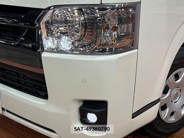 Toyota HIACE VAN 2022-12 8369449-11