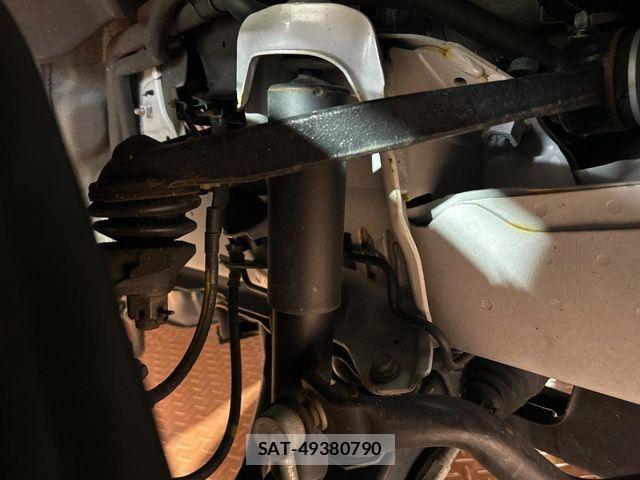 Toyota HIACE VAN 2022-12 8369449-19