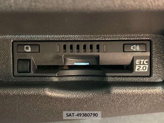 Toyota HIACE VAN 2022-12 8369449-6