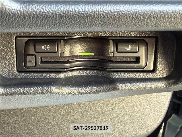 Toyota HIACE VAN 2022-07 8369452-18