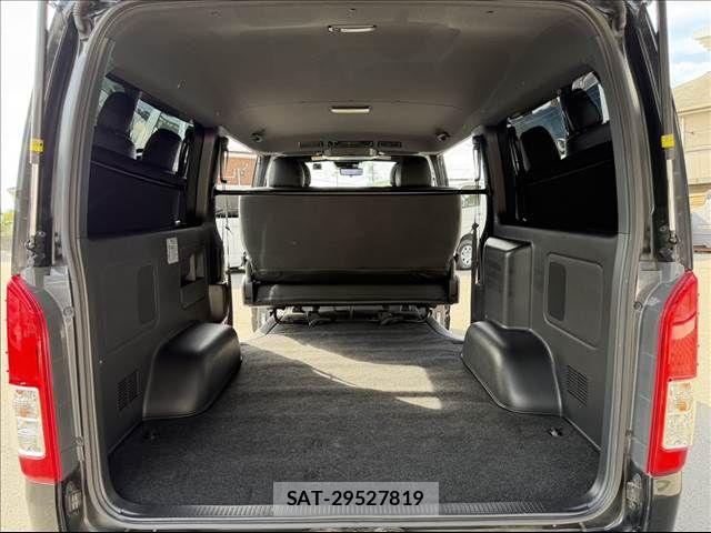 Toyota HIACE VAN 2022-07 8369452-19