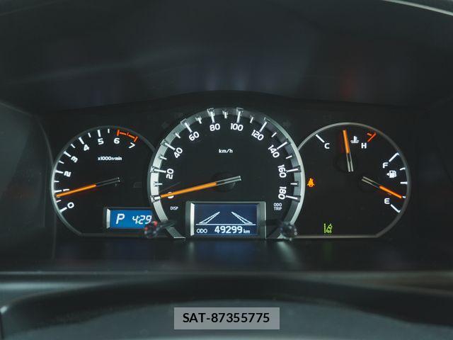 Toyota HIACE VAN 2019-12 8372297-9