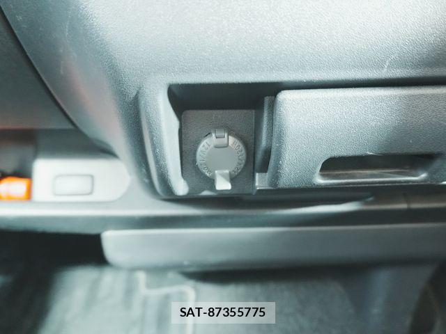 Toyota HIACE VAN 2019-12 8372297-12