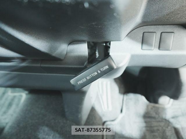 Toyota HIACE VAN 2019-12 8372297-14