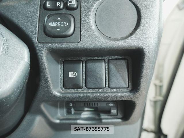 Toyota HIACE VAN 2019-12 8372297-15