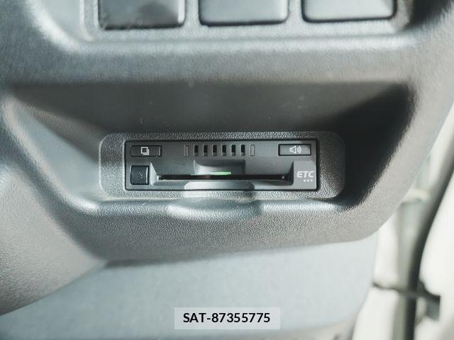 Toyota HIACE VAN 2019-12 8372297-16
