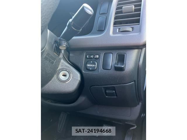 Toyota HIACE VAN 2012-09 8372298-17