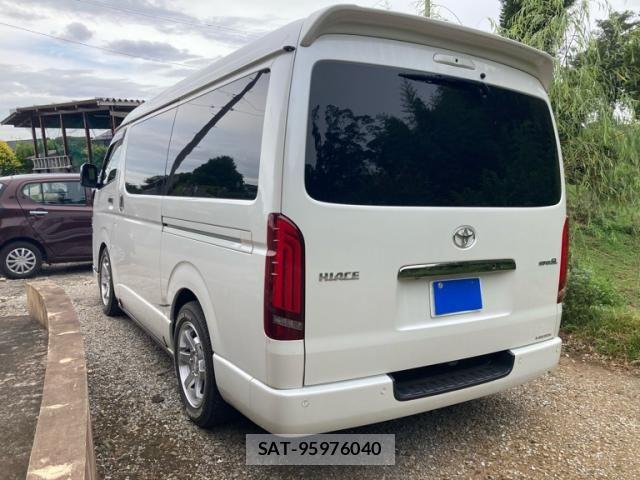 Toyota HIACE VAN 2022-05 8372295-4