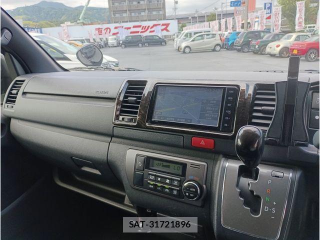 Toyota HIACE VAN 2022-04 8372299-2