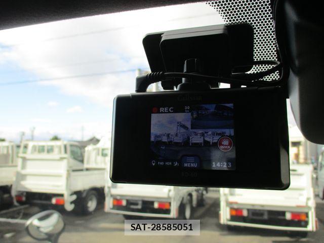 Toyota HIACE VAN 2025-07 8415504-16