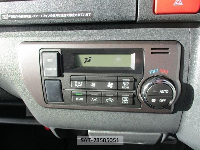 Toyota HIACE VAN 2025-07 8415504-17