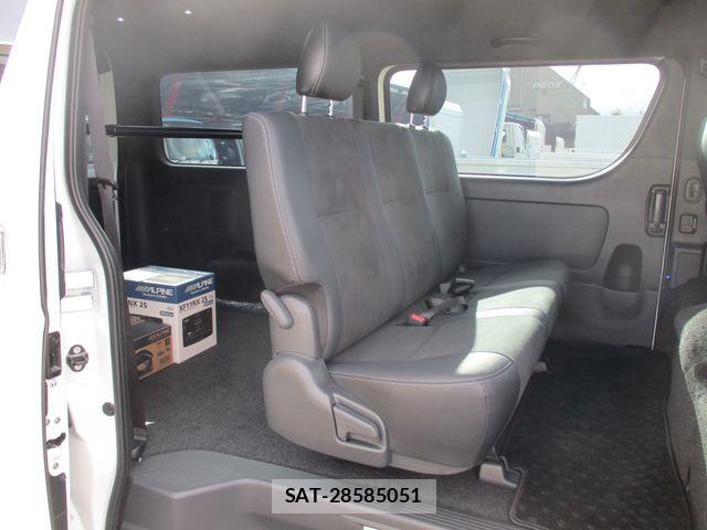 Toyota HIACE VAN 2025-07 8415504-19