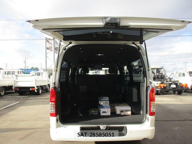 Toyota HIACE VAN 2025-07 8415504-22