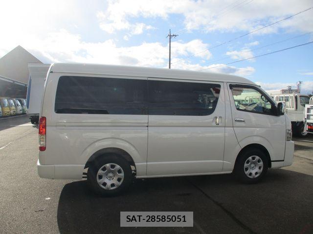 Toyota HIACE VAN 2025-07 8415504-6
