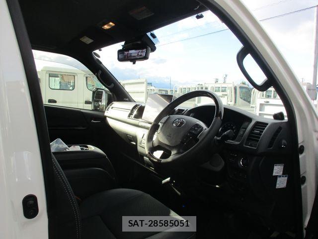 Toyota HIACE VAN 2025-07 8415504-8