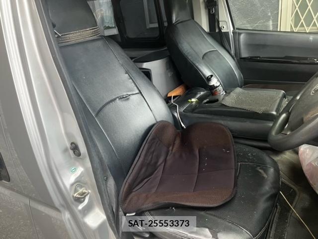 Toyota HIACE VAN 2015-12 8415531-11