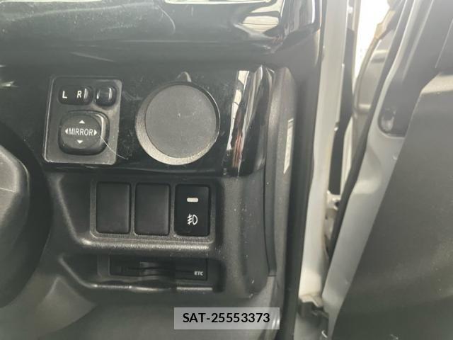 Toyota HIACE VAN 2015-12 8415531-13