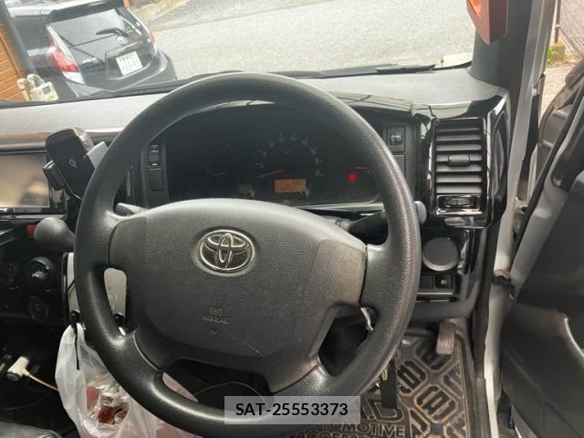 Toyota HIACE VAN 2015-12 8415531-14