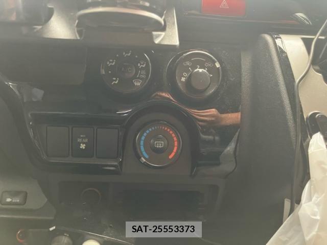 Toyota HIACE VAN 2015-12 8415531-15