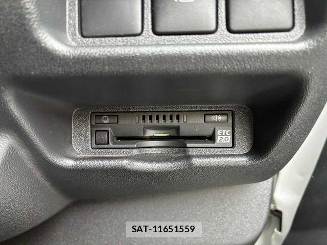 Toyota HIACE VAN 2021-04 8438994-11
