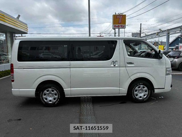 Toyota HIACE VAN 2021-04 8438994-29