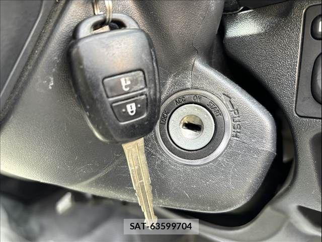 Toyota HIACE VAN 2024-03 8438692-17