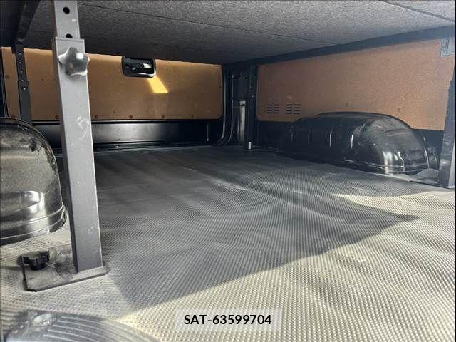 Toyota HIACE VAN 2024-03 8438692-19