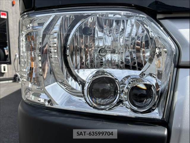 Toyota HIACE VAN 2024-03 8438692-20