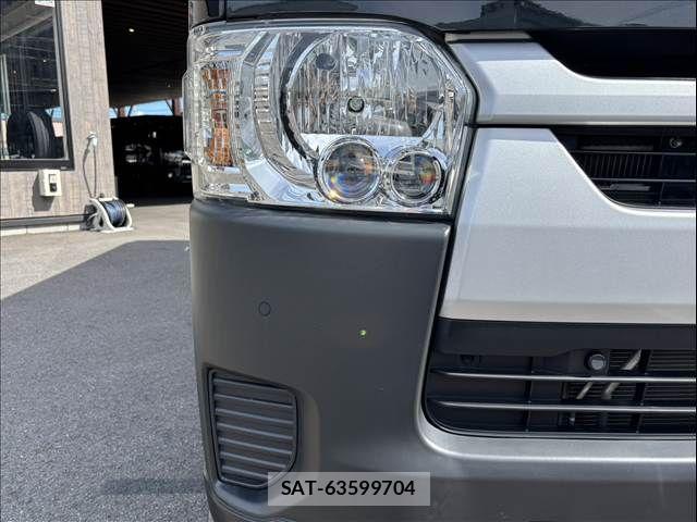 Toyota HIACE VAN 2024-03 8438692-5