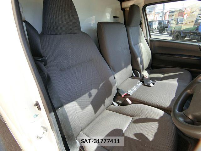 Toyota HIACE VAN 2017-01 8438995-9