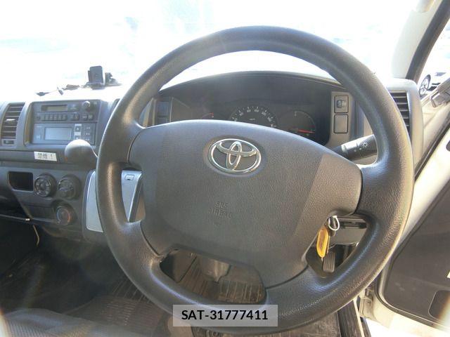 Toyota HIACE VAN 2017-01 8438995-11