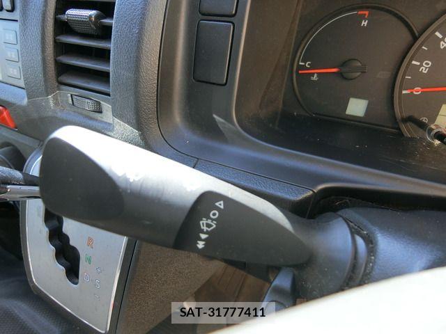 Toyota HIACE VAN 2017-01 8438995-12