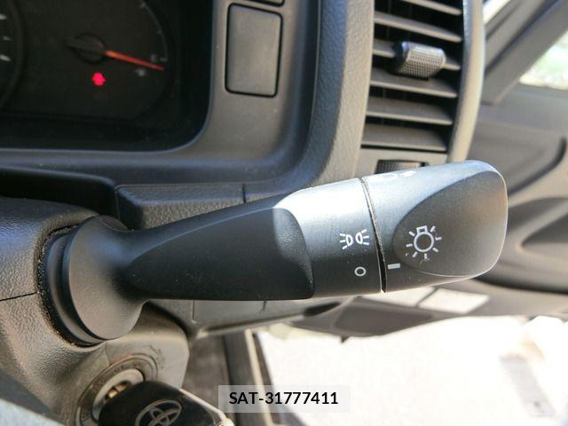 Toyota HIACE VAN 2017-01 8438995-13