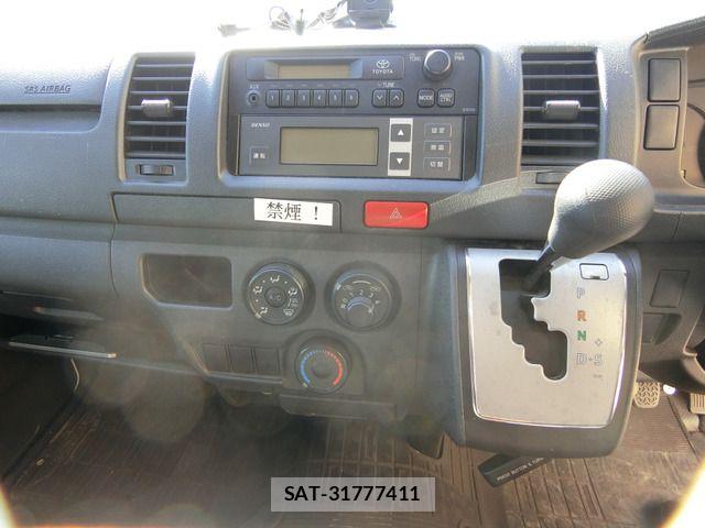 Toyota HIACE VAN 2017-01 8438995-15