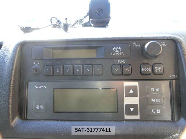 Toyota HIACE VAN 2017-01 8438995-17