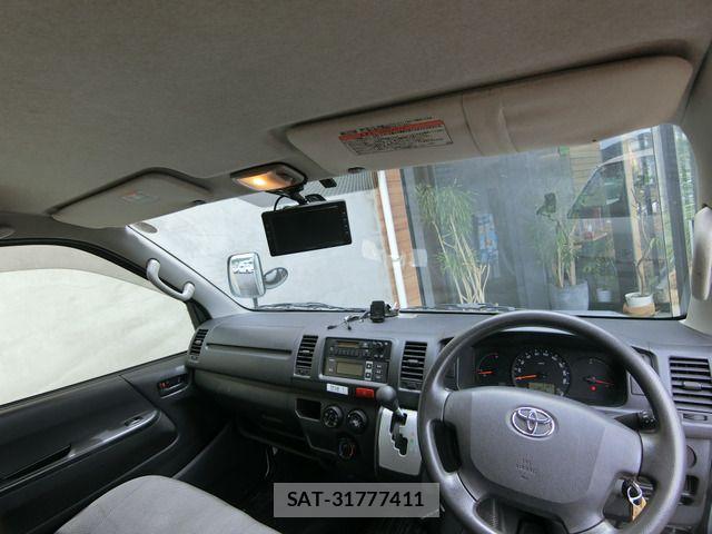 Toyota HIACE VAN 2017-01 8438995-2