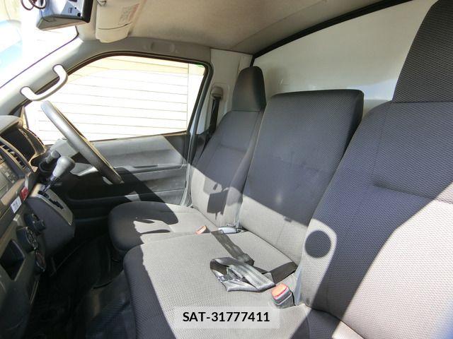 Toyota HIACE VAN 2017-01 8438995-8